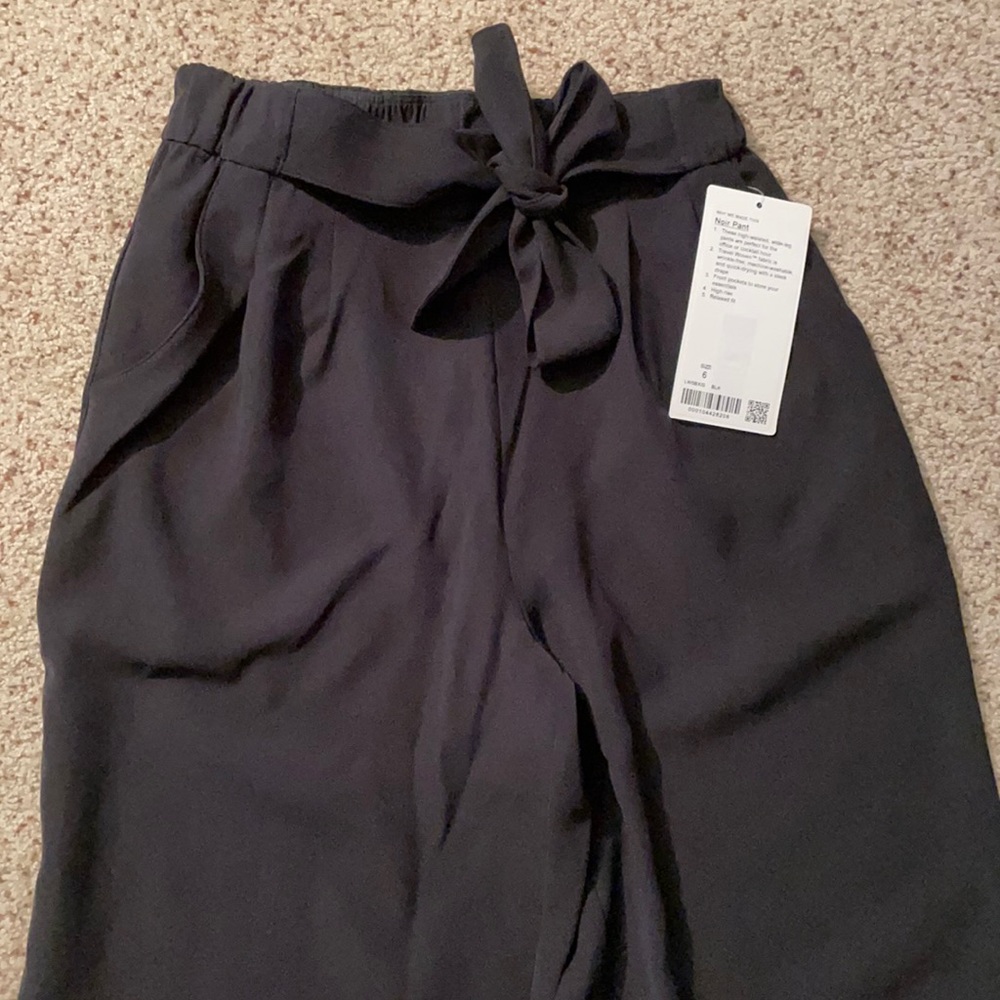 Lululemon Noir Pant size 6 NWT